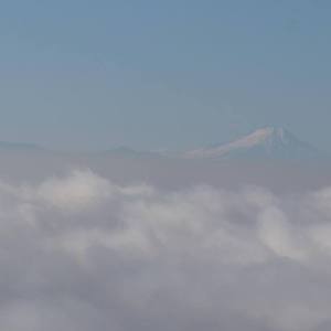 雲海の上に富士山が見えました