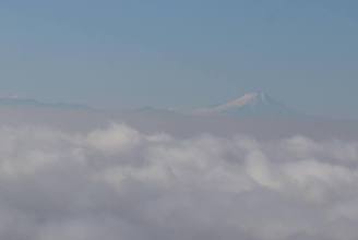 雲海の上に富士山が見えました